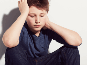 criança com sintomas de ansiedade infantil